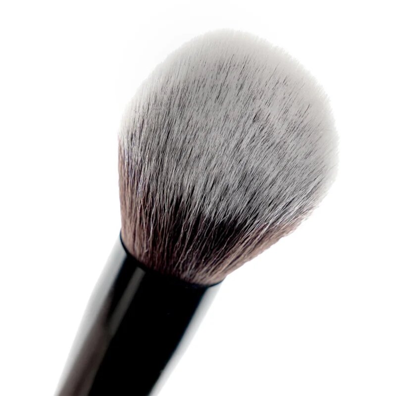 Brushworks Bronzer Brush čopič za bronzer vrsta NO. 10 1 kos