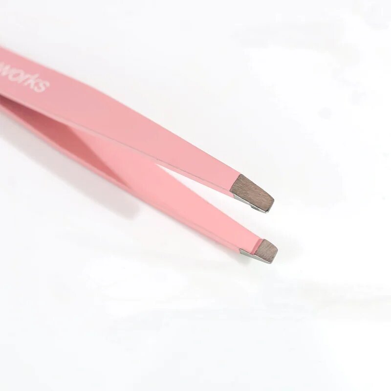 Brushworks Precision Slanted Tweezers pinceta s poševno konico 1 kos