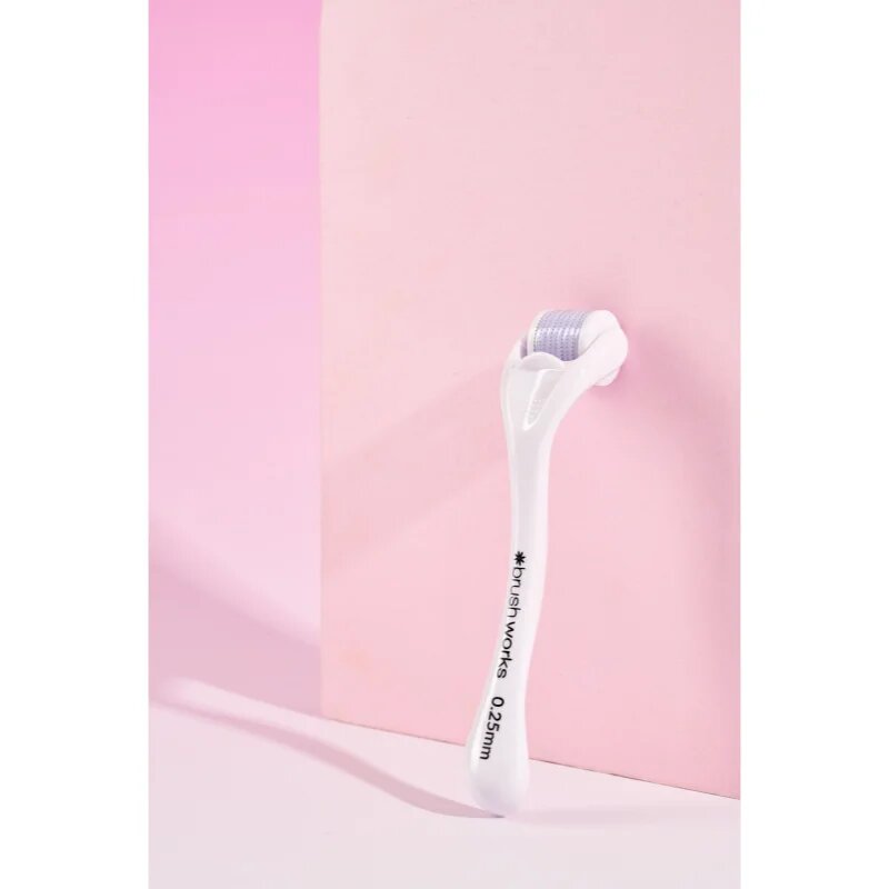Brushworks Progression Micro Needle Derma Roller mikroiglični aplikator za obraz 025 mm 1 kos