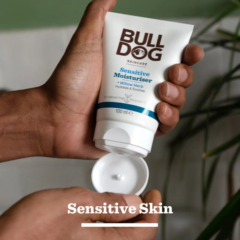 Bulldog Sensitive Duo darilni set za telo in obraz za moške