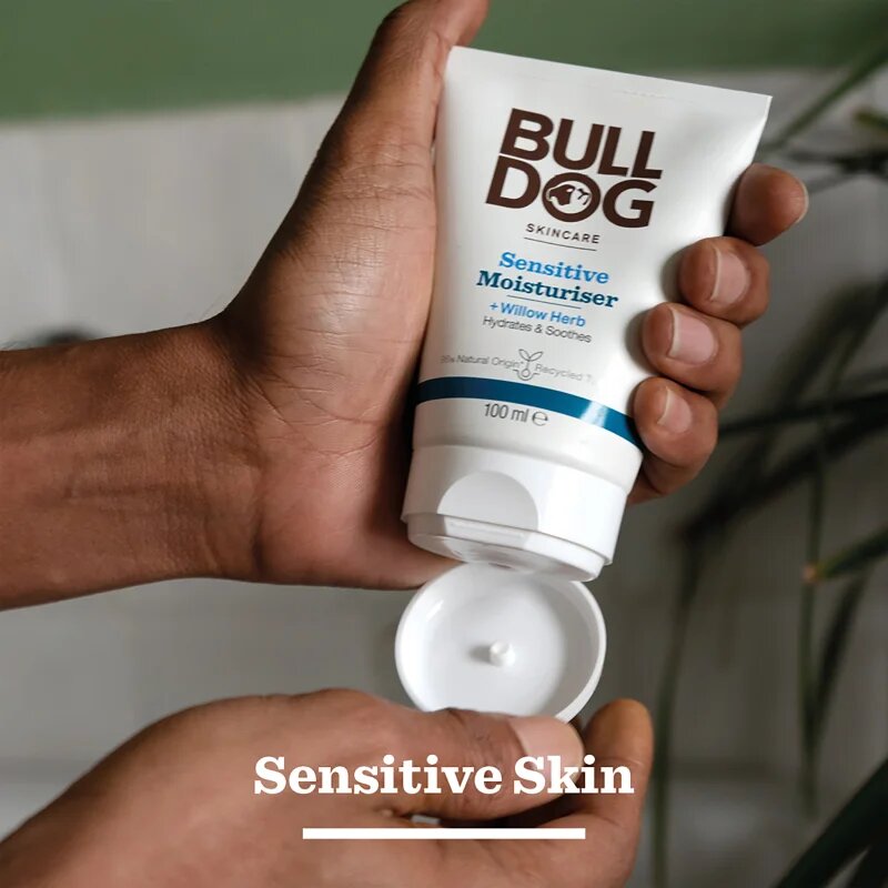Bulldog Sensitive Moisturizer vlažilna krema za obraz 100 ml