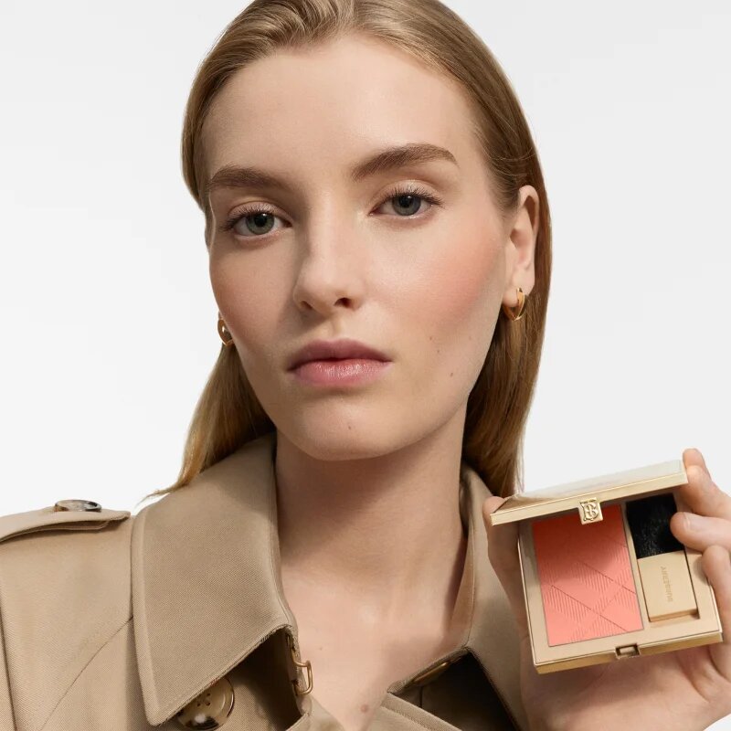 Burberry Beyond Wear Outdoor Blush rdečilo v prahu odtenek 11 Sand Beige 9 g