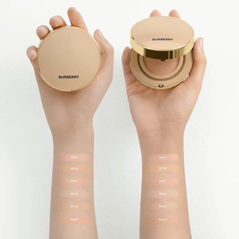 Burberry Beyond Wear Perfecting Matte Cushion dolgoobstojni tekoči puder v gobici SPF 15 odtenek Fair Warm 10 14 g