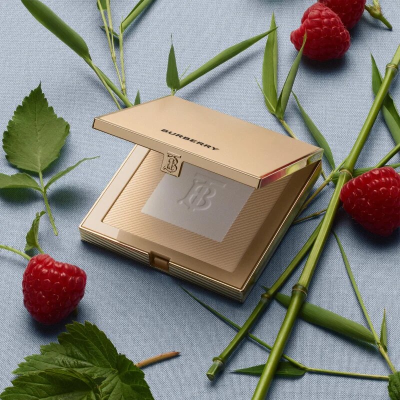 Burberry Beyond Wear Powder matirajoči puder z gladilnim učinkom Fair 01 11 g