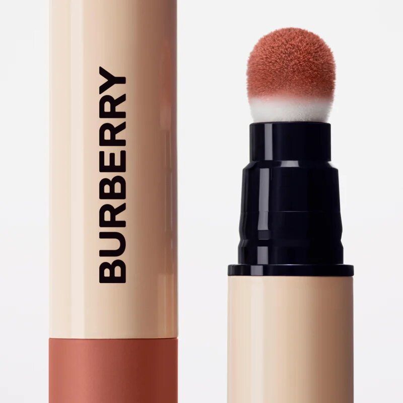 Burberry Brit Matte Veil mat vlažilna tekoča šminka odtenek Marmalade 611 3 ml