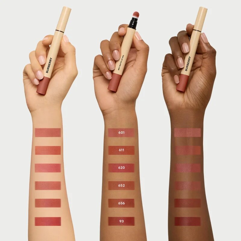 Burberry Brit Matte Veil mat vlažilna tekoča šminka odtenek Marmalade 611 3 ml