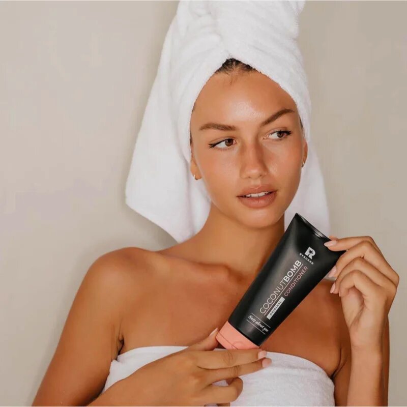 BYROKKO Coconut Bomb vlažilni balzam za lase 180 g