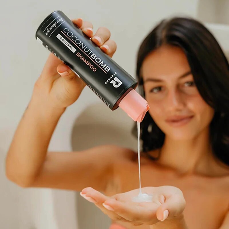 BYROKKO Coconut Bomb vlažilni šampon za lase 200 ml