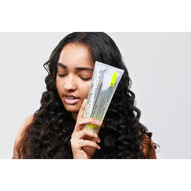 Carbon Theory Salicylic Acid nežen piling gel z vlažilnim učinkom 200 ml