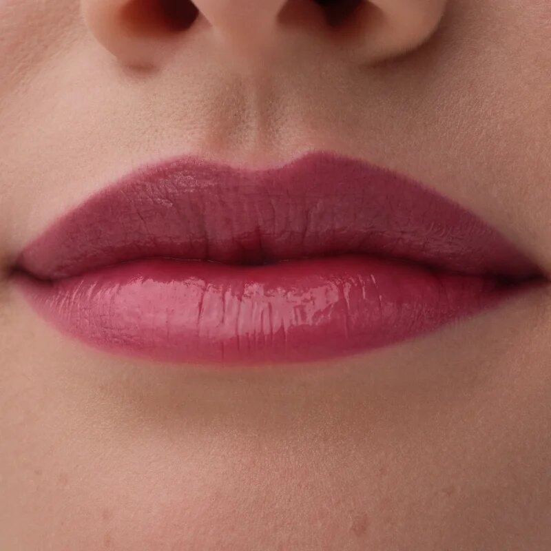 Catrice Bare Glow balzam za ustnice ki se odziva na pH odtenek 030 Dark Ruby Red 3 g