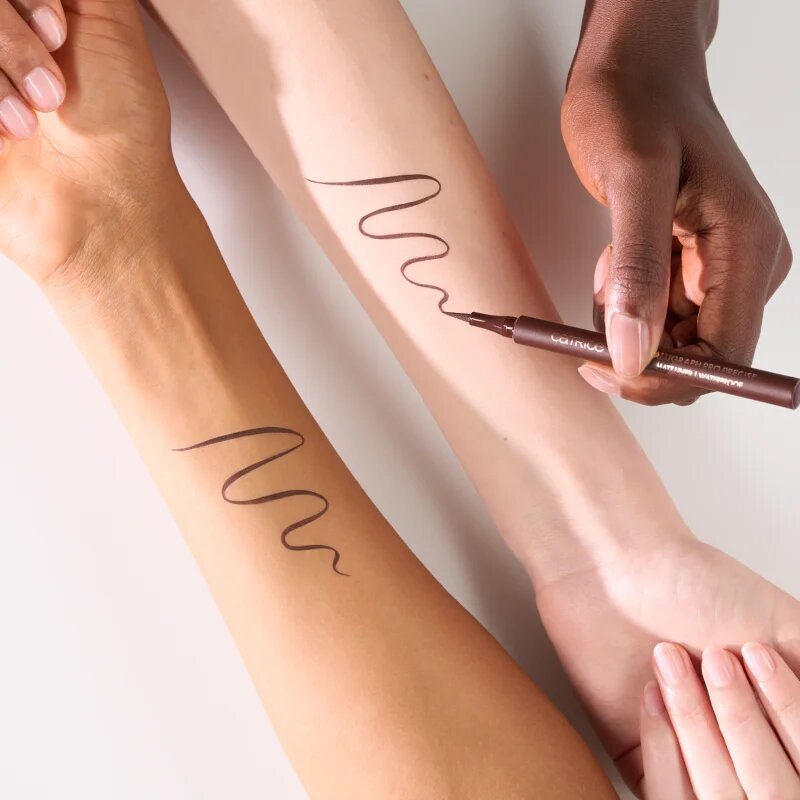 Catrice Calligraph Pro Precise Matt Liner črtalo za oči v obliki flomastra vodoodporna odtenek 020 Espresso Brown 1 ml