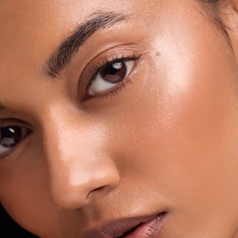 Catrice Cloud Tint Cushion Highlighter tekoči osvetljevalec v gobici odtenek C010 Stay Halo’d 4 g