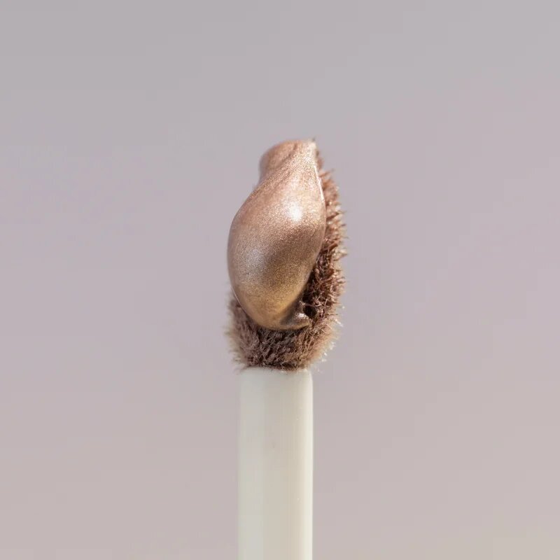 Catrice DESERT DUNE bleščeča tekoča senčila za oči odtenek C02 Endless Sands 4 ml