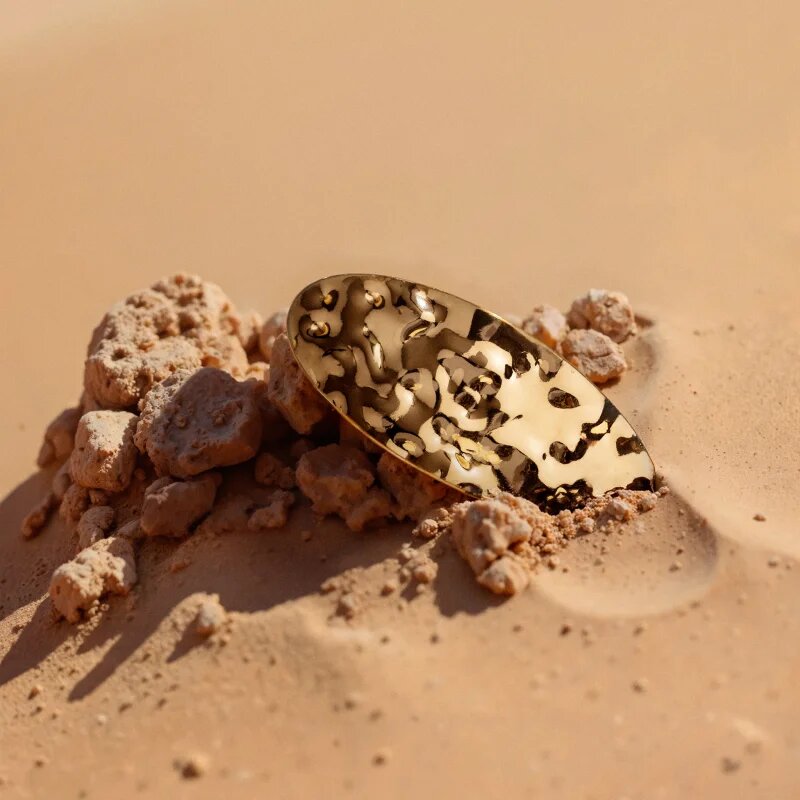 Catrice DESERT DUNE sponka za lase C01 Golden Dune 1 kos