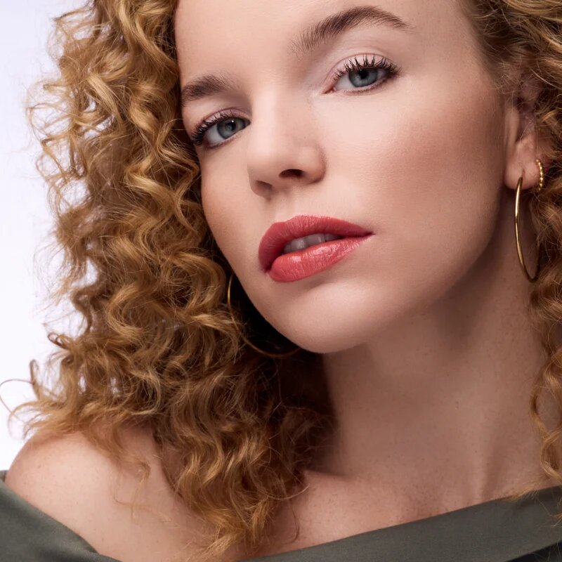 Catrice Glass Like Dewy Lip Tint visoko pigmentiran sijaj za ustnice z vlažilnim učinkom odtenek 020 Look At Me! 3 ml