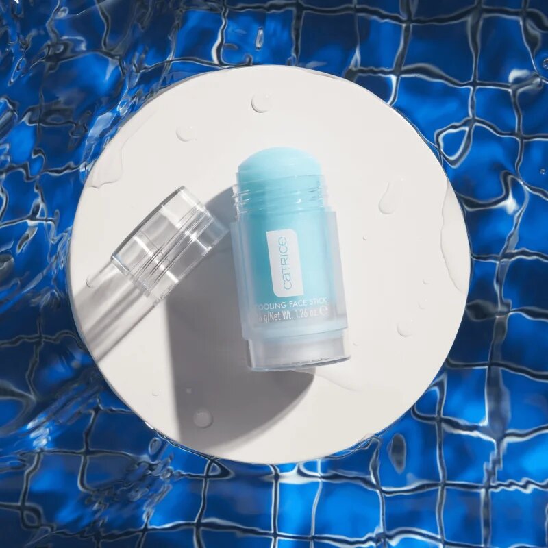 Catrice POOLSIDE OF LIFE vlažilna in regeneracijska paličica s hladilnim učinkom odtenek Pool Down 36 g