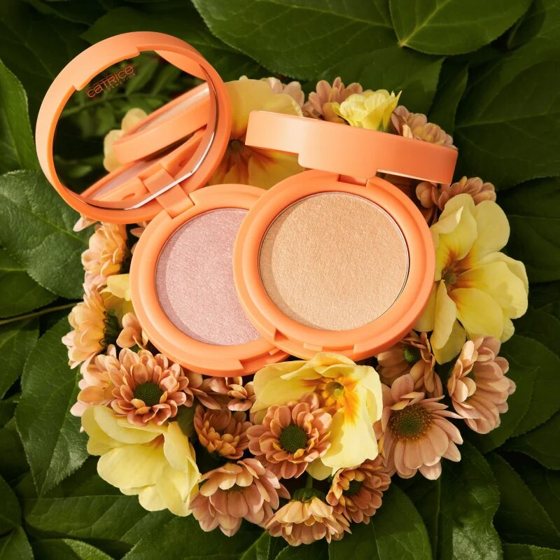 Catrice SEEKING FLOWERS puder za osvetljevanje odtenek C01 Watch Me Bloom 5.5 g