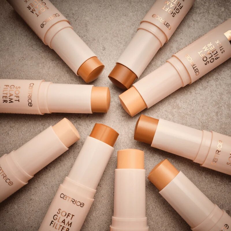 Catrice Soft Glam Filter Stick make-up v paličici odtenek 020 Light - Medium 9 g