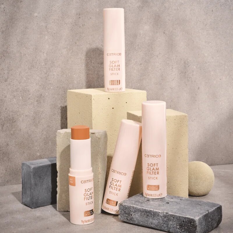 Catrice Soft Glam Filter Stick make-up v paličici odtenek 065 Tan 9 g