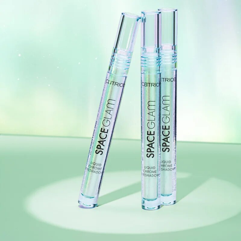 Catrice Space Glam tekoče senčilo za oči odtenek 010 Milky Way 2 ml