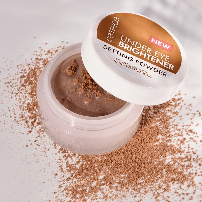 Catrice Under Eye Brightener fiksacijski puder z vlažilnim učinkom odtenek 030 Golden Toffee 2.3 g