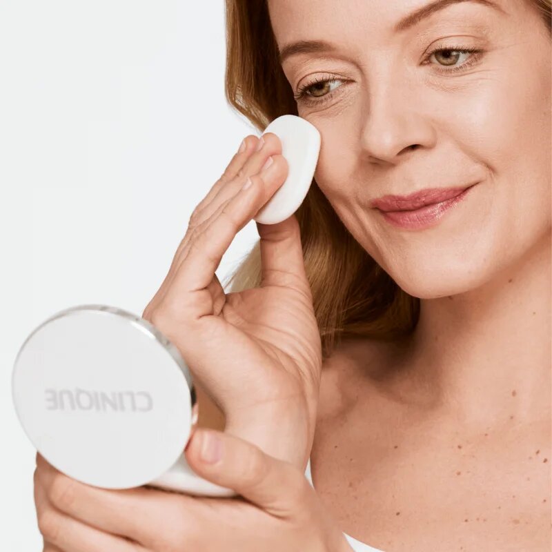 Clinique Beyond Perfecting™ Powder Foundation + Concealer pudrasti make-up s korektorjem 2 v 1 odtenek 09 Neutral 14.5 g
