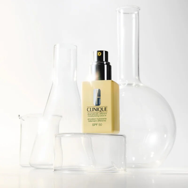 Clinique Dramatically Different™ Moisturizing Lotion SPF50 vlažilna krema za obraz SPF 50 50 ml