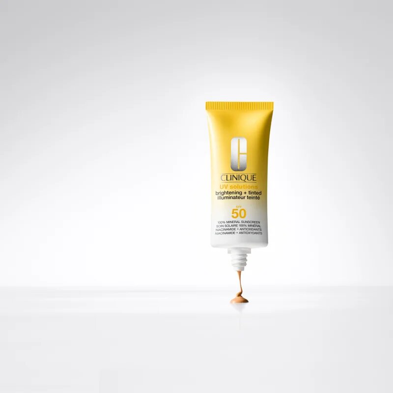 Clinique Sun UV Solutions Brightening Tinted Sunscream SPF50 posvetlitvena tonirana krema odtenek Medium 40 ml