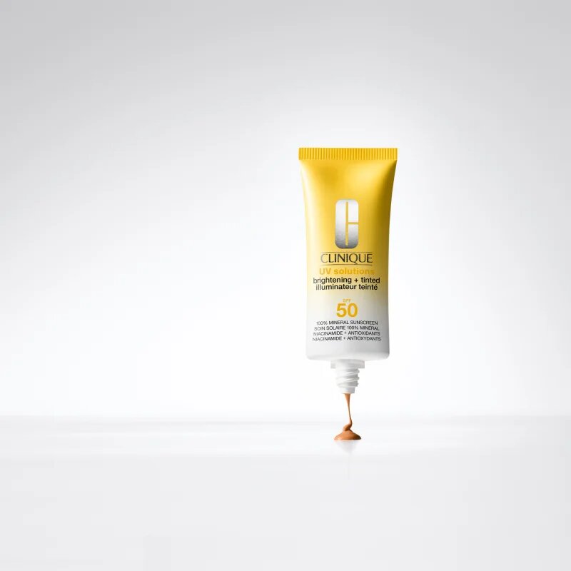 Clinique Sun UV Solutions Brightening Tinted Sunscream SPF50 posvetlitvena tonirana krema odtenek Medium Deep 40 ml