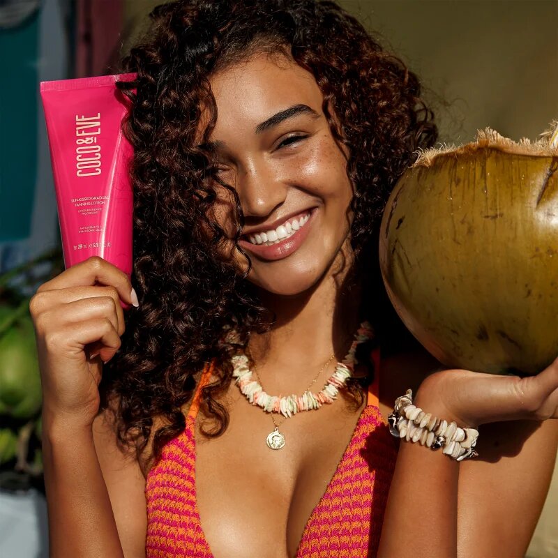 Coco & Eve Sunny Honey Sun-kissed Gradual Tanning Lotion samoporjavitveni losjon za postopno porjavitev z vonjem Coco-Mango 200 ml