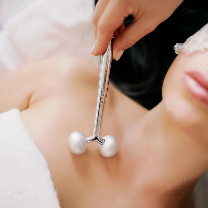 Crystallove Lift & Sculpt pripomoček za masažo za obraz barva Silver 1 kos