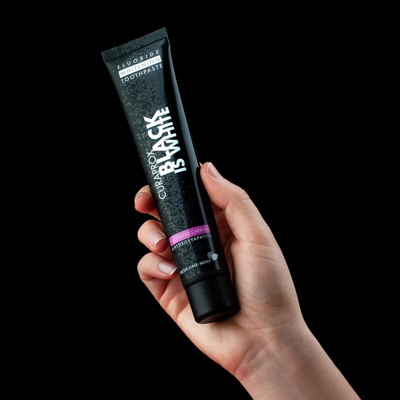 Curaprox Black is White belilna zobna pasta z aktivnim ogljem in hidroksiapatitom okus Fresh Lime-Mint 90 ml
