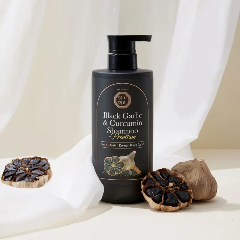 DAENG GI MEO RI Black Garlic & Curcumin Shampoo globinsko regeneracijski šampon za okrepitev in rast las 500 ml