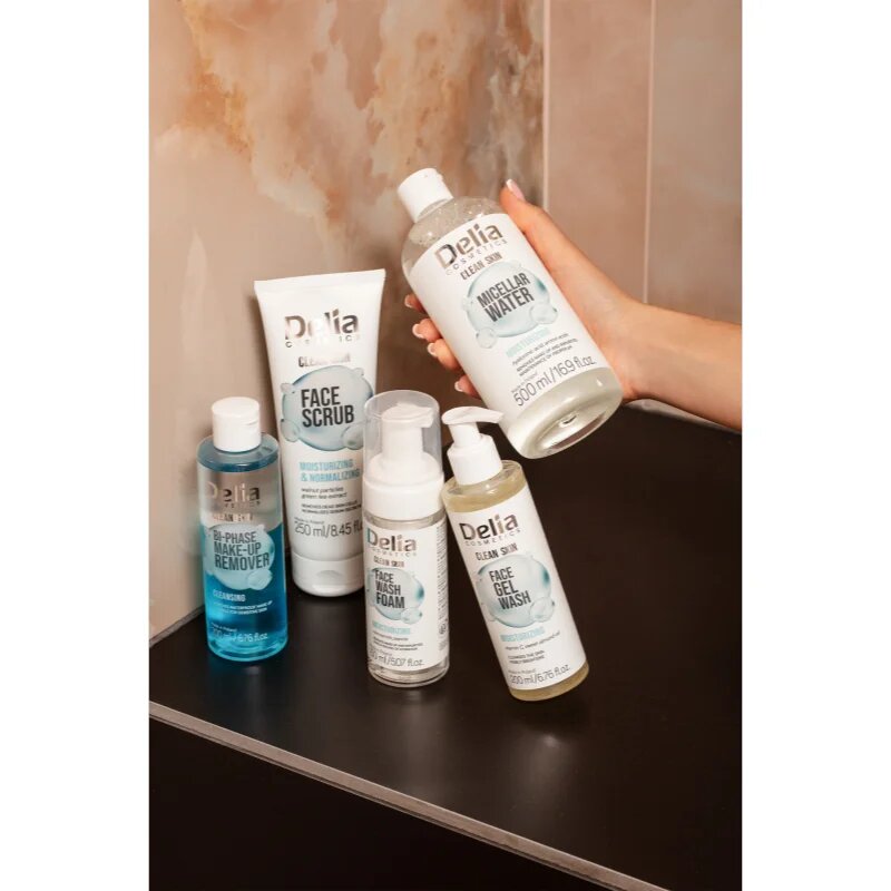 Delia Cosmetics Clean Skin vlažilni piling za obraz 250 ml