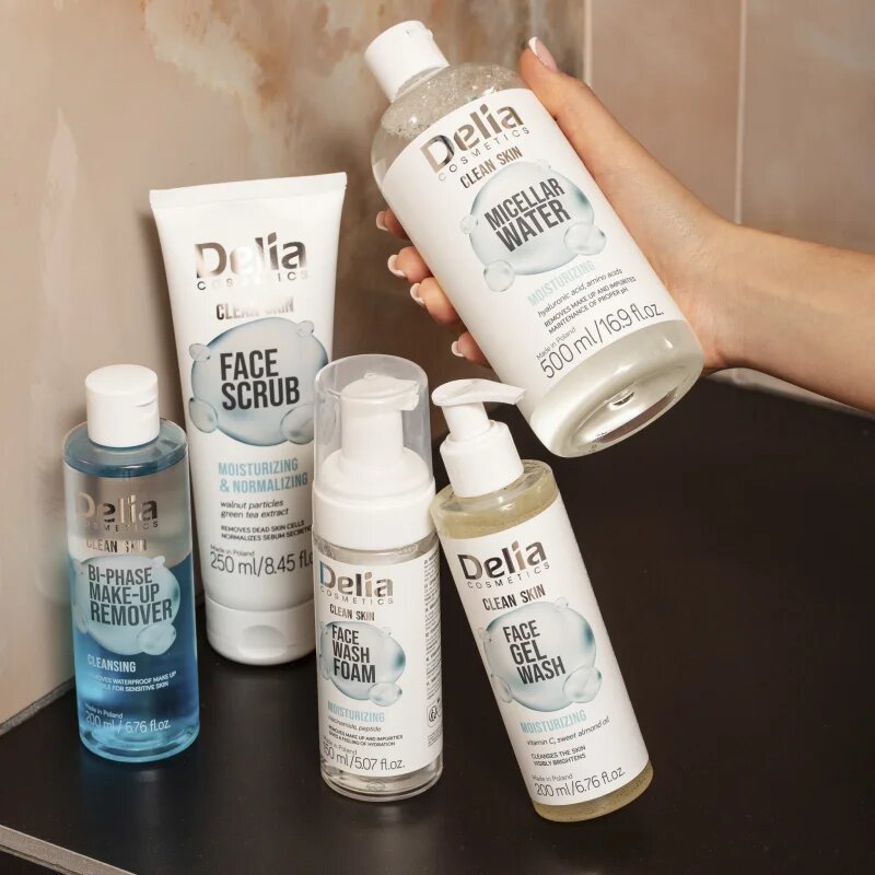 Delia Cosmetics Clean Skin vlažilni piling za obraz 250 ml