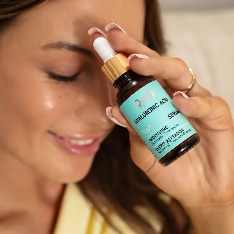 Delia Cosmetics Hyaluronic Acid serum za polnjenje gub za obraz vrat in dekolte 30 ml