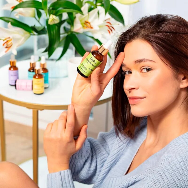 Delia Cosmetics Niacinamide 10% + zinc obnovitveni serum za obraz vrat in dekolte 30 ml