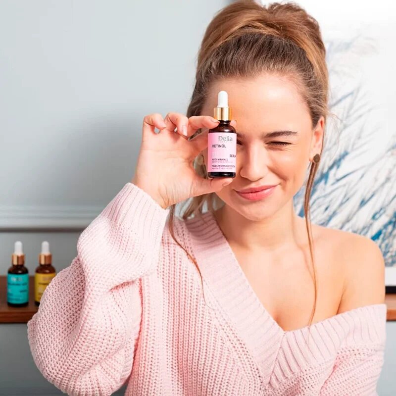 Delia Cosmetics Retinol serum proti gubam za obraz vrat in dekolte 30 ml