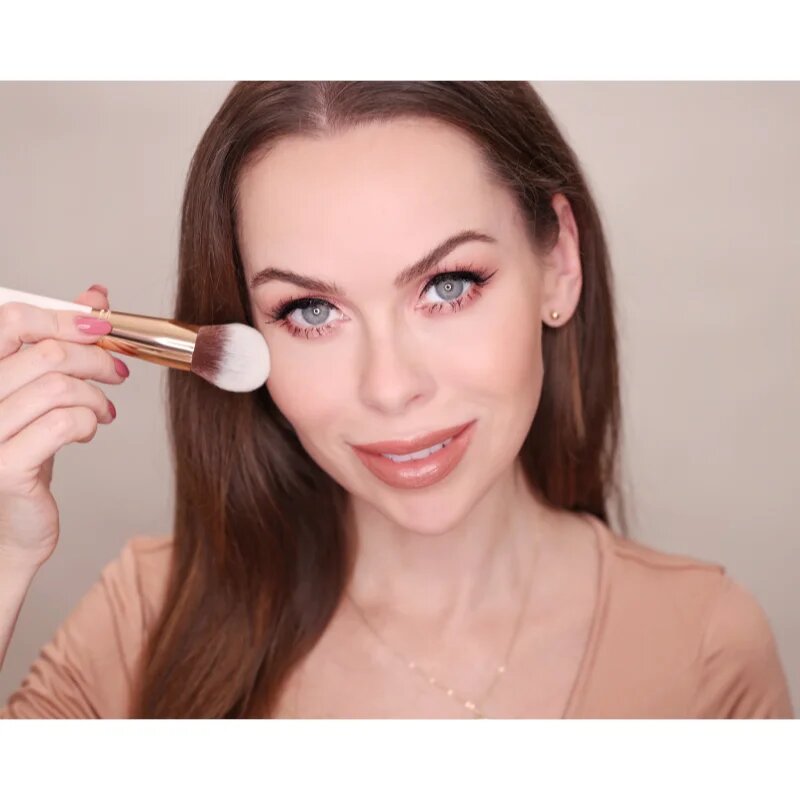 Dermacol Accessories Master Brush by PetraLovelyHair čopič za konture in brozner D53 Rose Gold 1 kos