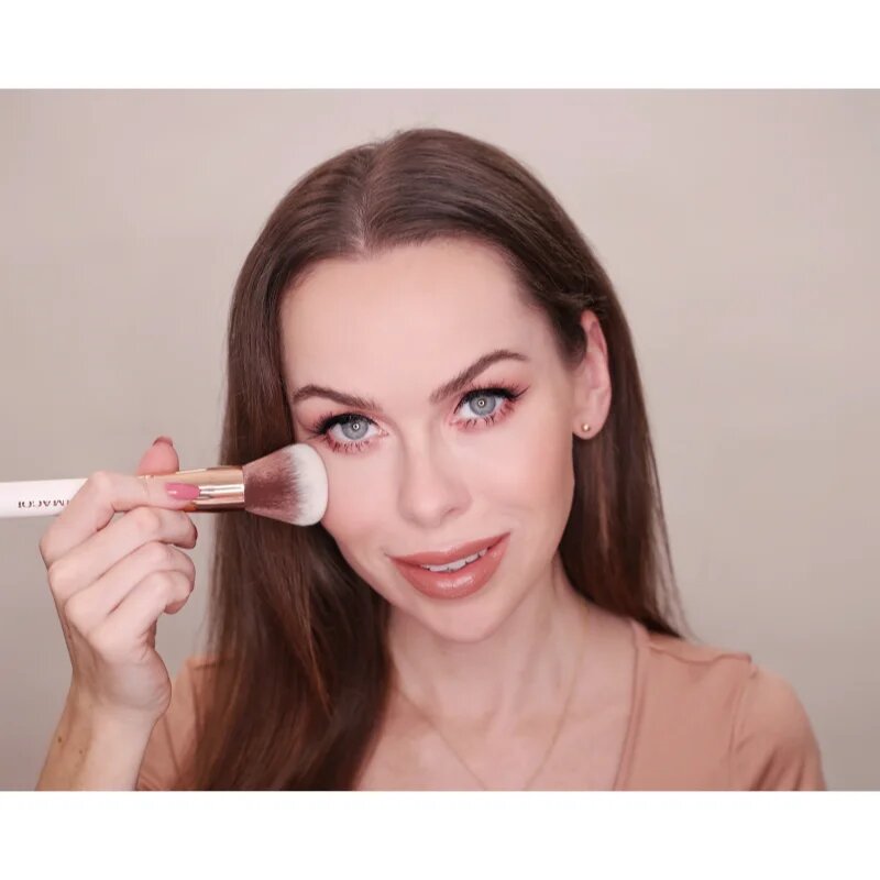 Dermacol Accessories Master Brush by PetraLovelyHair čopič za puder D55 Rose Gold 1 kos