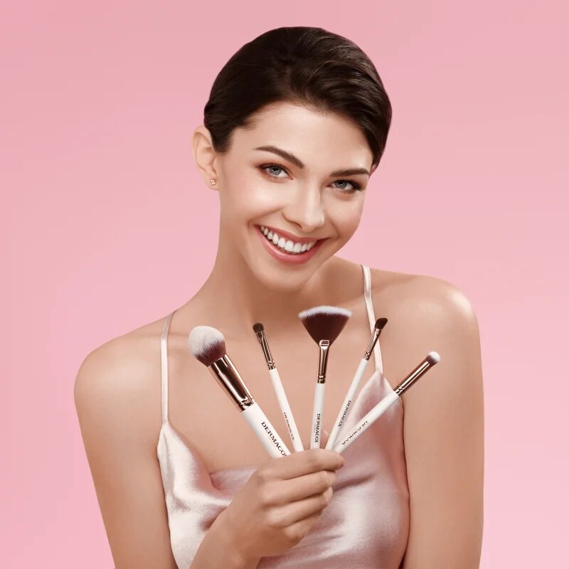 Dermacol Accessories Master Brush by PetraLovelyHair čopič za rdečilo in bronzer D54 Rose Gold 1 kos