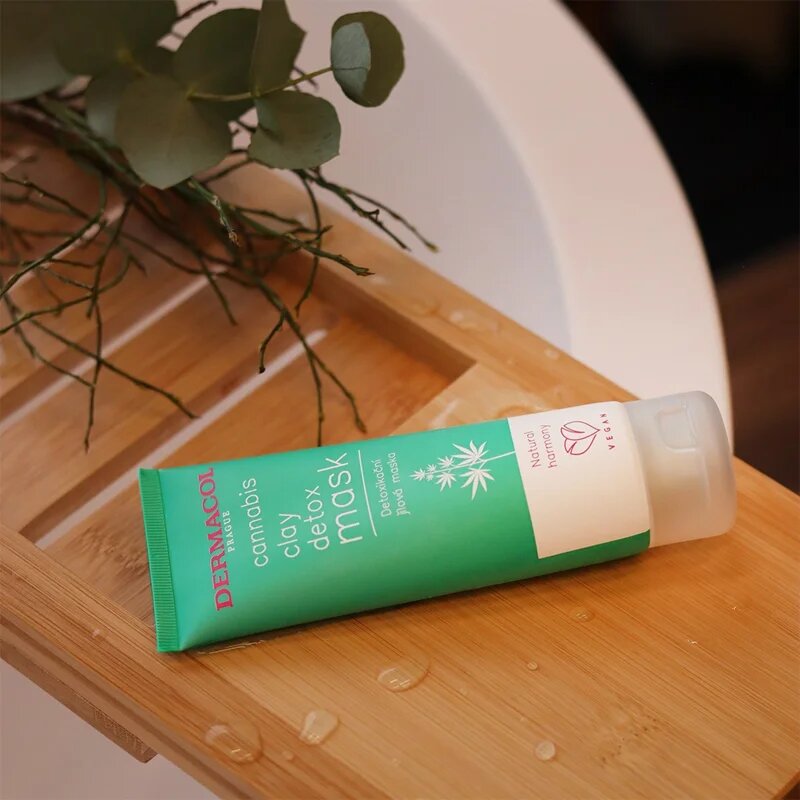 Dermacol Cannabis razstrupljevalna maska z ilovico 100 ml