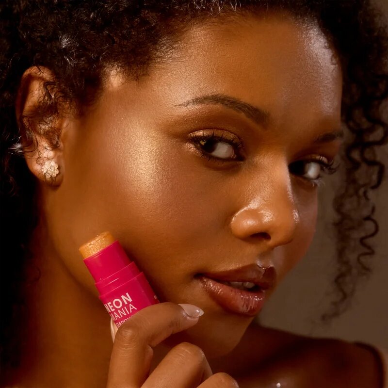 Dermacol Neon Mania gelast osvetljevalec v paličici odtenek 02 Fairy Flame 8 g
