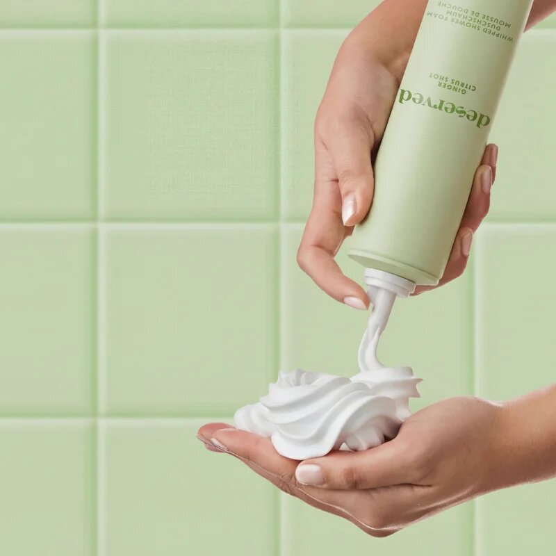 DESERVED Whipped Shower Foam Ginger Citrus Shot pena za prhanje za telo 250 ml