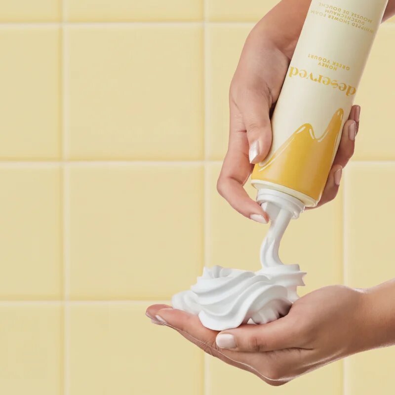DESERVED Whipped Shower Foam Honey Greek Yogurt pena za prhanje za telo 250 ml