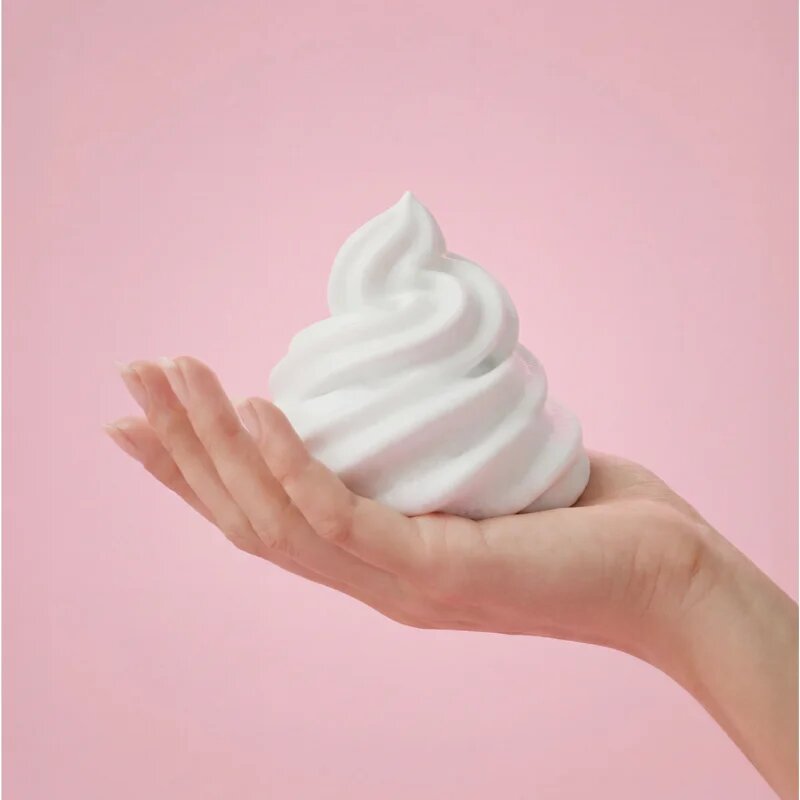 DESERVED Whipped Shower Foam Strawberry Milkshake pena za prhanje za telo 250 ml