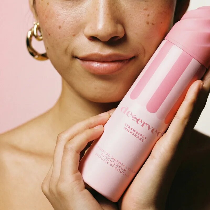 DESERVED Whipped Shower Foam Strawberry Milkshake pena za prhanje za telo 250 ml