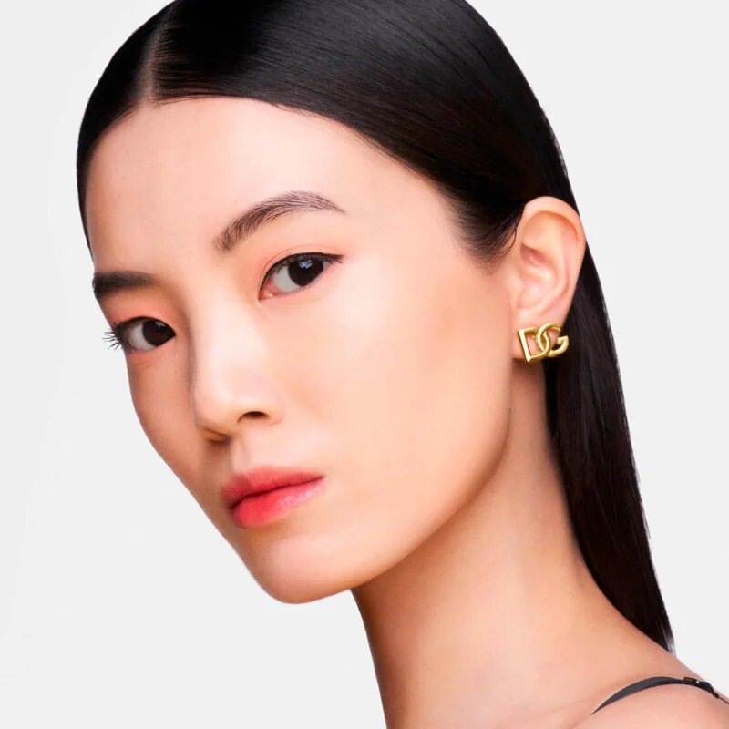 Dolce&Gabbana Fresh Rose Glow Cushion posvetlitveni in vlažilni tekoči puder SPF 50+ odtenek 2N 15 g