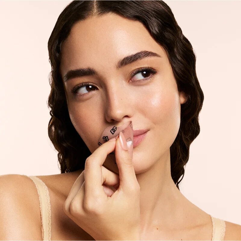 Dolce&Gabbana Fresh Skin Nouri-Kiss Petal Lip Patches hidrogelna maska ​​za ustnice s hranilnim učinkom 5x2.1 g