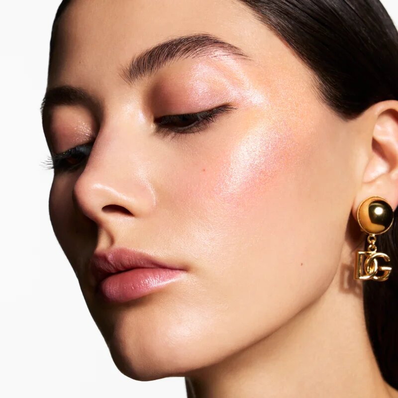 Dolce&Gabbana Glazelighter All Over Highlighter osvetljevalec za telo in obraz odtenek 00 Multiversal - Opalescent Shimmer 11.6 g